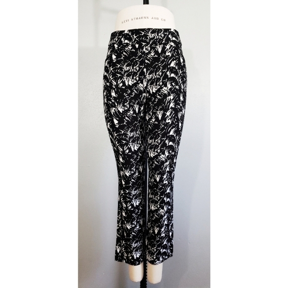 Chicos Travelers Pattern Stretchy Pants - Picture 2 of 3